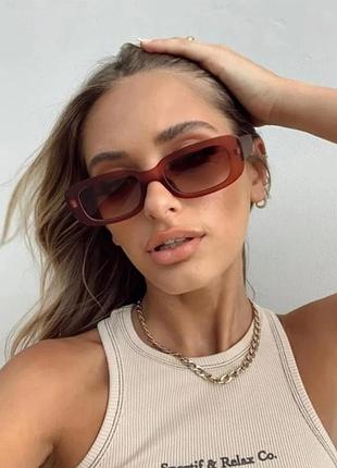 Солнцезащитные очки прямоугольной формы