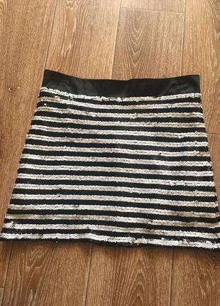 Полосатая юбка в черно-белые пайетки