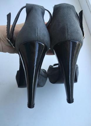 Кожаные туфли на каблуке босоножки замшевые halmanera 38 р.2 фото