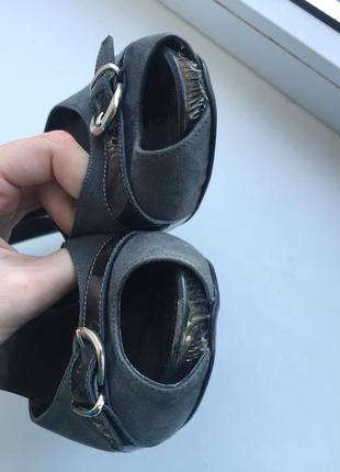 Кожаные туфли на каблуке босоножки замшевые halmanera 38 р.7 фото