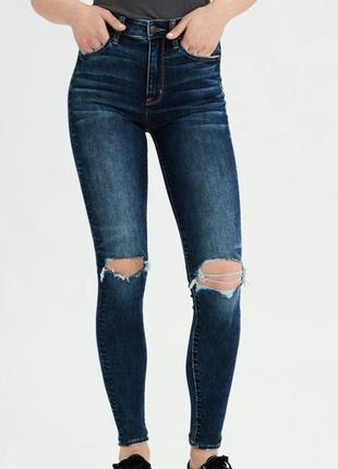 Джинсы скошенные стрейч с разрезами на коленях