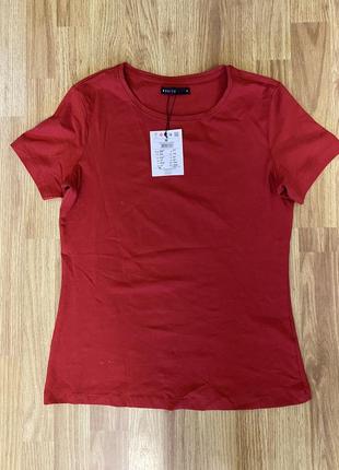 Хорошего насыщенного цвета футболка mohito