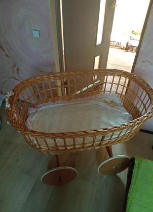 Плетёная люлька - кроватка для новорождённого