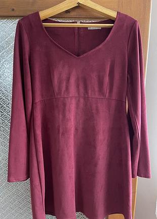 Бордовое платье