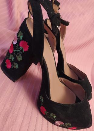 🌷🌷🌷эксклюзивные фирменные этно босоножки с вышивкой