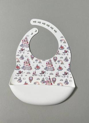 Слюнявчик силиконовый.