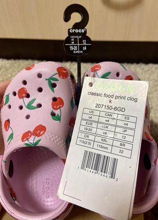 Crocs print cherry 🍒 (шльопанці / сабо / капці на дівчинку, розмір 19-20)6 фото