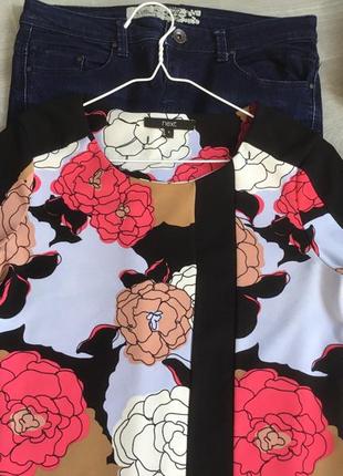 Красивая блуза из плотного трикотажа в объемные цветы2 фото
