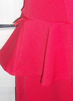 Красное платье с баской