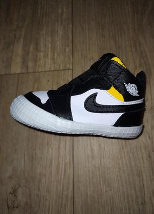 Jordan 1 baby crib bootie

кросівки пінетки для малюка дитяче взуття нові оригінал