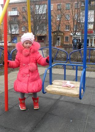 Тёплое красивое зимнее пальто на девочку