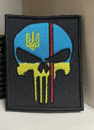 №61 шеврон череп із червоною смужкою 8*6.5 см