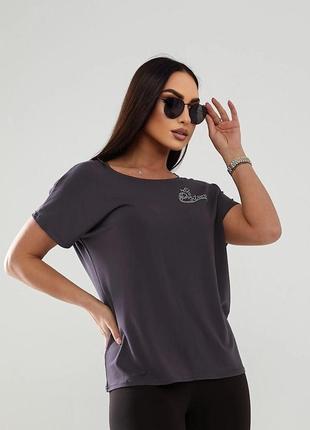 Женская однотонная футболка зауженная к низу размер оверсайз 50/54  мокко, белый, черный, графит, бордо.4 фото