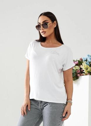 Женская однотонная футболка зауженная к низу размер оверсайз 50/54  мокко, белый, черный, графит, бордо.5 фото