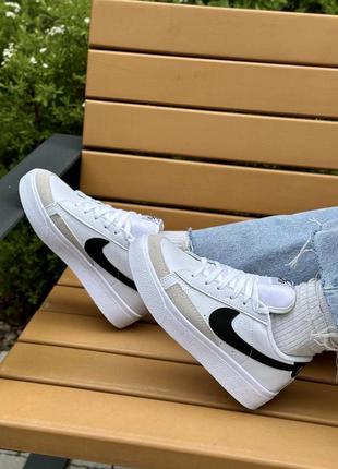 Прекрасные женские кроссовки на платформе nike blazer low platform white black белые с чёрным