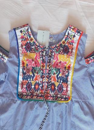 Платье с вишивкой