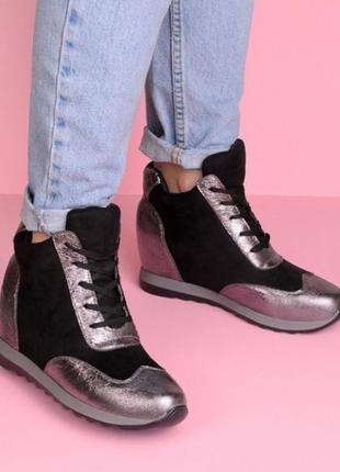 Стильні чоботи осінні сріблясті чорні черевики снікерси кросівки