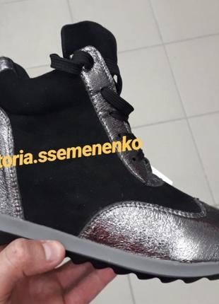 Стильные осенние демисезонные серебристые черные ботинки сникерсы кроссовки5 фото