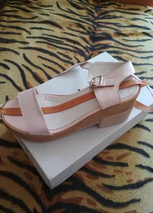 Босоножки 40 г. 3
