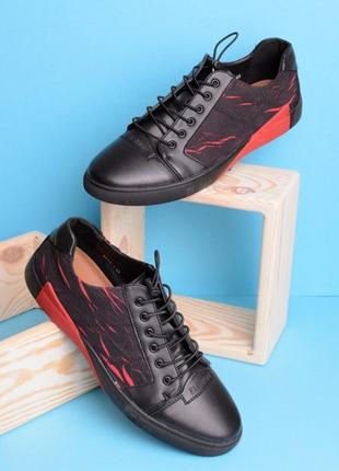 Стильные черные мужские спортивные туфли в спортивном стиле с красным