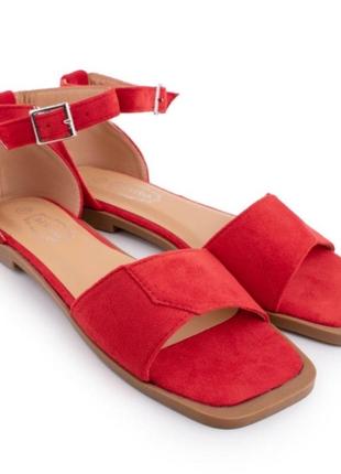Стильные красные замшевые босоножки сандалии низкий ход без каблука с закрытой пяткой ремешком3 фото