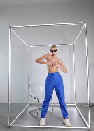 Брюки из плащевки с затяжками снизу