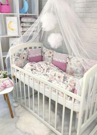 Красивый комплект в кроватку, постель с кружевом