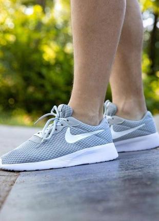 Кроссовки nike tanjun silver