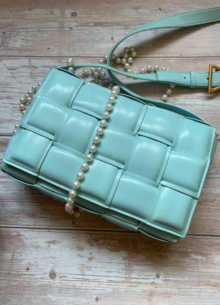 Дизайнерська хітова сумка bottega, небесно-блакитного кольору2 фото