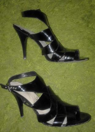 Босоножки 39р