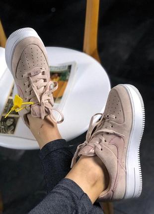 Женские кроссовки nike air force 1 sage platform particle beige.