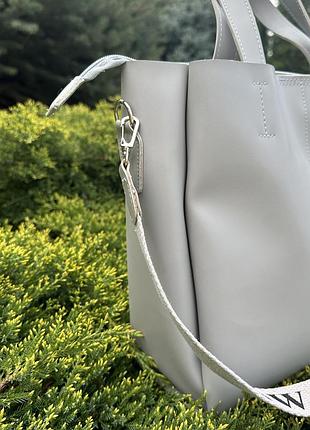 Стильная женская сумка серая экокожа на каждый день