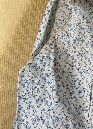 Бавовняна біла сорочка блузка в голубі квіти котон5 фото
