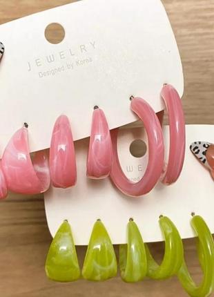 Набор сережек стильные модные трендовые серьги сережки кольца акриловые сережки розовые масивние ефектние серги