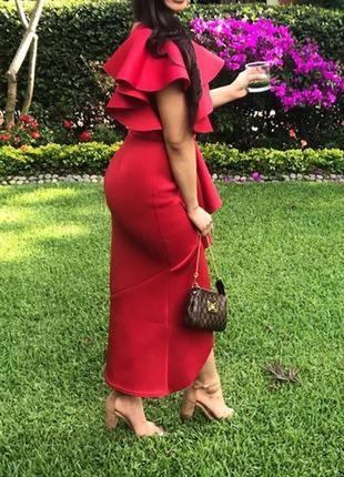 Красное миди платье на одно плечо из неопрена