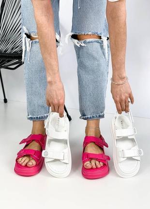 Босоніжки сандалі