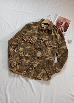 Камуфляжная куртка с затяжками на поясе/милитари