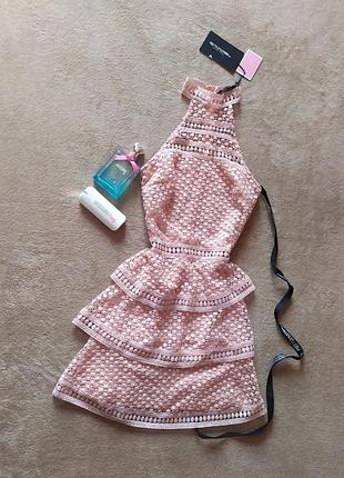 Якісна стильна кружевна сукня на підкладці з чокером