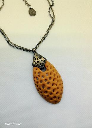 Кулон цвета охра. 4