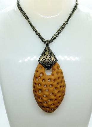 Кулон цвета охра. 3