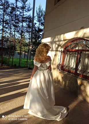 Атласное свадебное платье5 фото