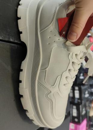 Кросівки жіночі стильні тренд