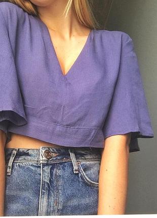 Укороченый топ з вирізом на спині