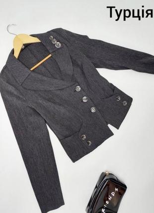 Женский офисный пиджак серого цвета на пуговицах, с карманами
