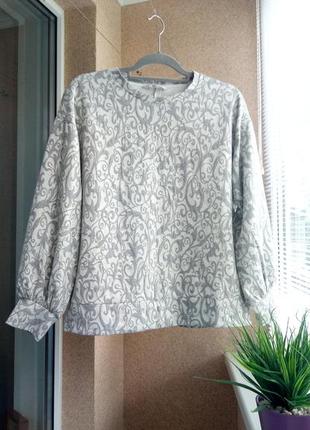 Красивий легкий світшот/светрик з фактурної тканини вільного силуету