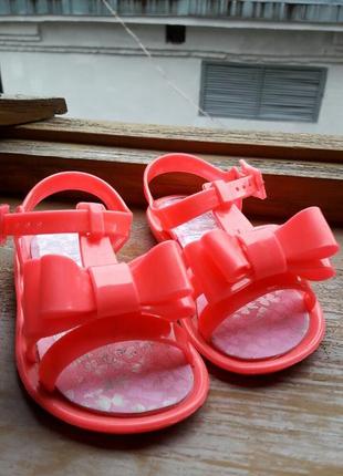 Шльопанці босоніжки young dimension