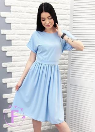 Літня блакитна жіноча сукня міді з короткими рукавами