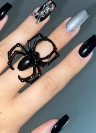 Трендовое колечко кольцо с пауком масивное колечко с пауком чорное готическое кольцо в стиле панк рок хип хоп