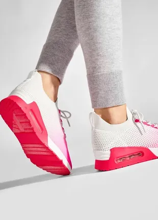 Легкі літні кросівки бренд dkny розмір 7.5