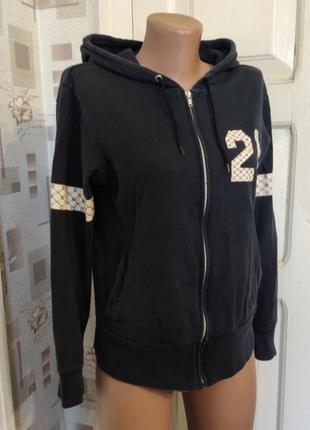 Спортивная кофта.